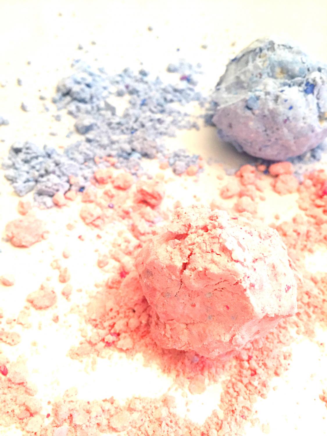 Colored moon sand
